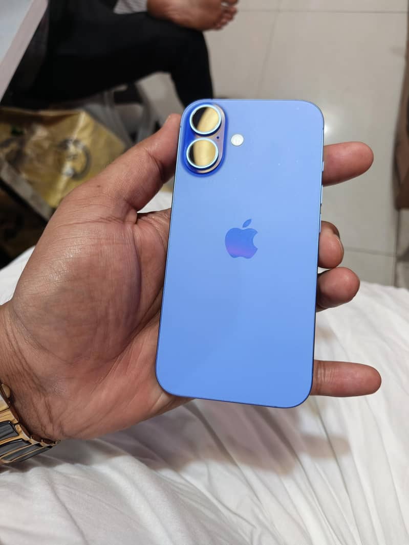 Apple iPhone 16 0
