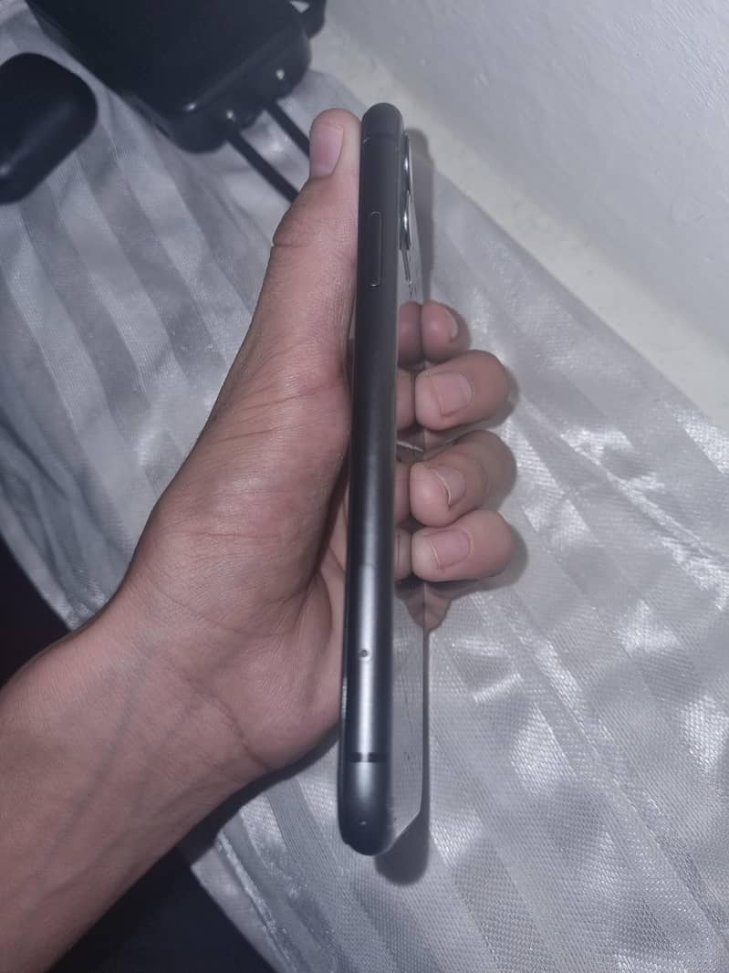 Apple iPhone 11 0