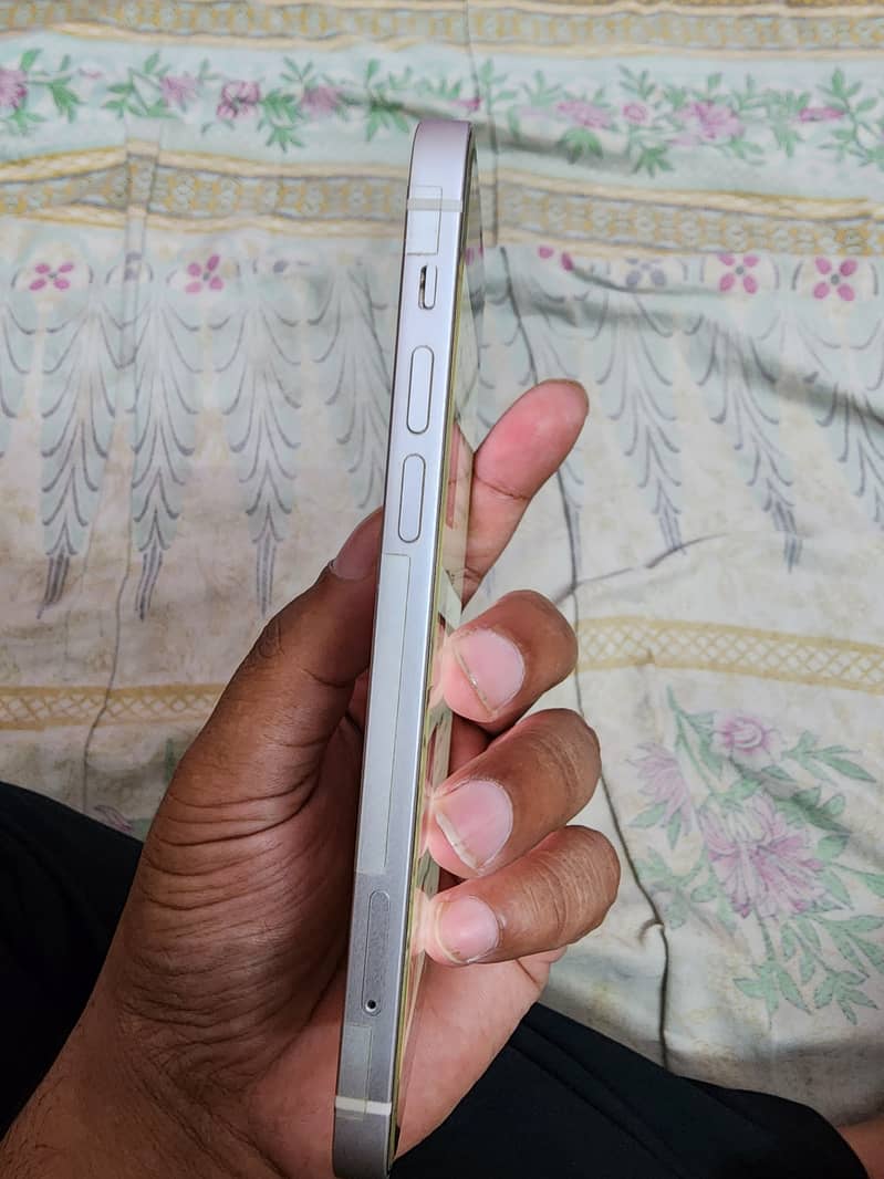 Apple iPhone 12 2
