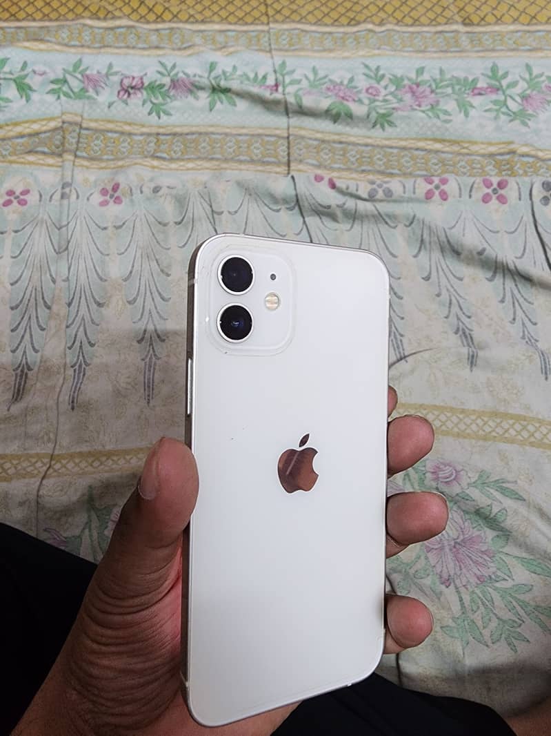 Apple iPhone 12 3