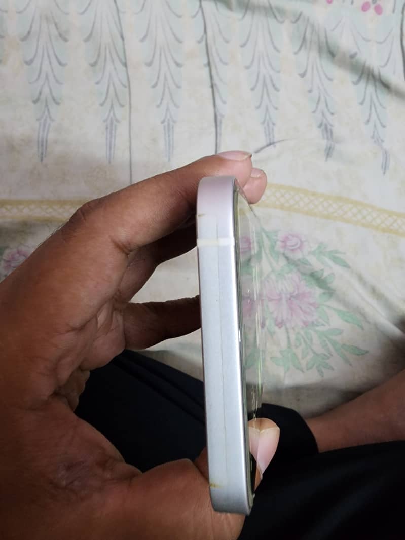 Apple iPhone 12 4