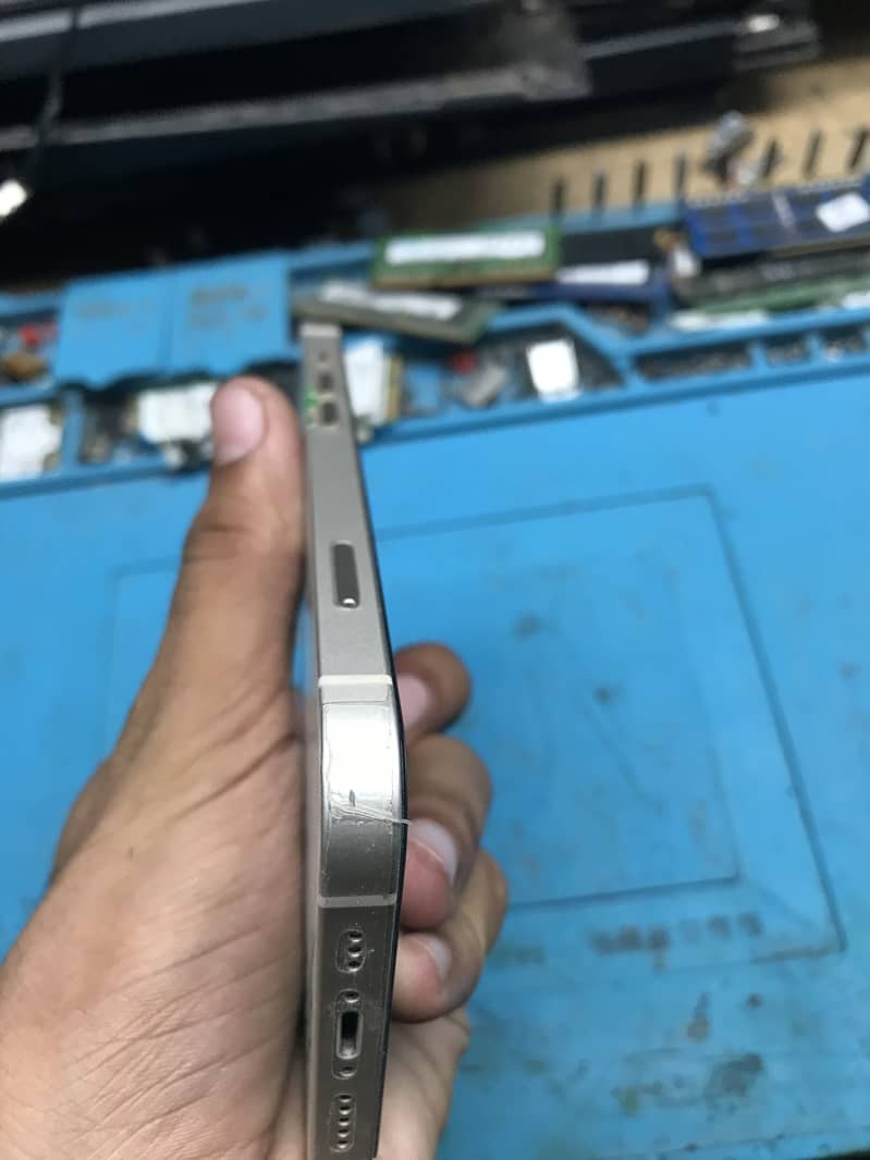Apple iPhone 13 1