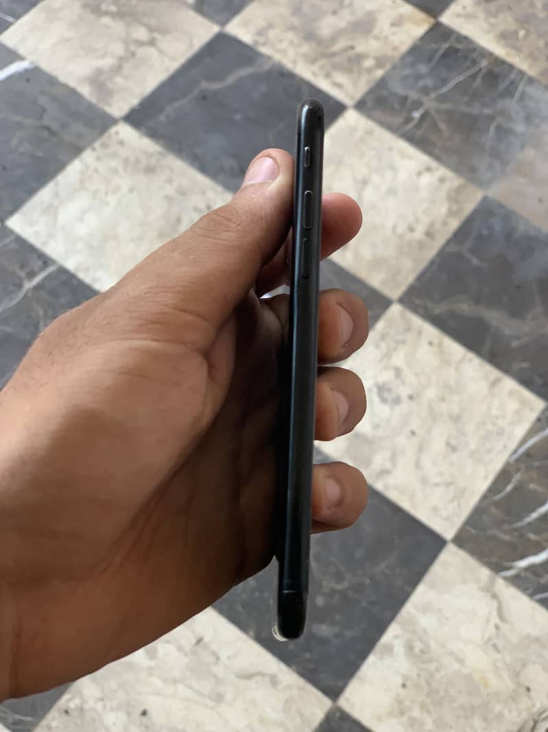 Apple iPhone 7 0