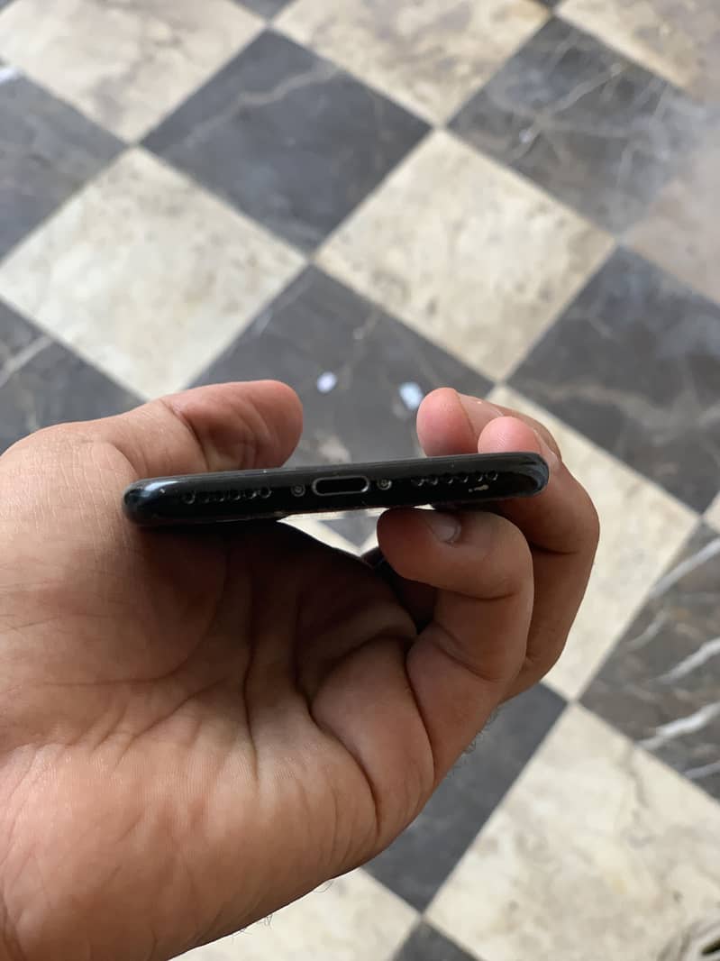 Apple iPhone 7 1