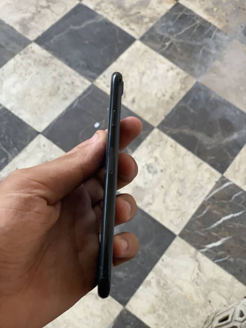 Apple iPhone 7 3