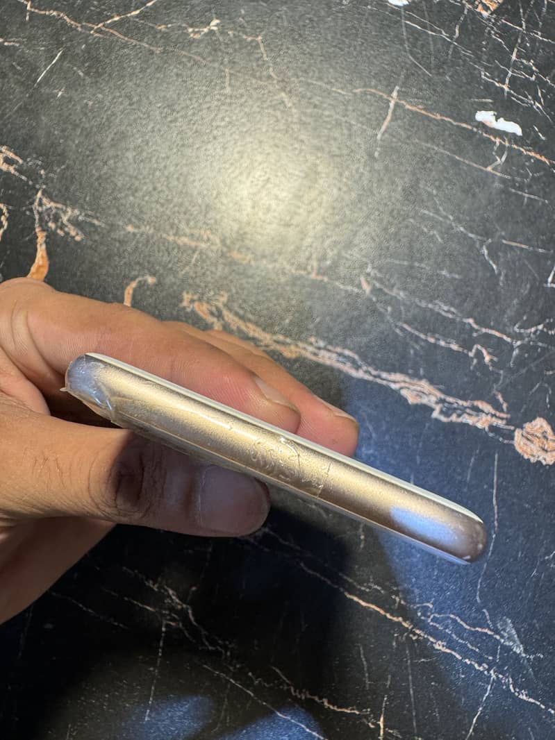 Apple iPhone 8 3