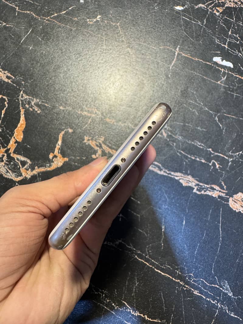 Apple iPhone 8 5