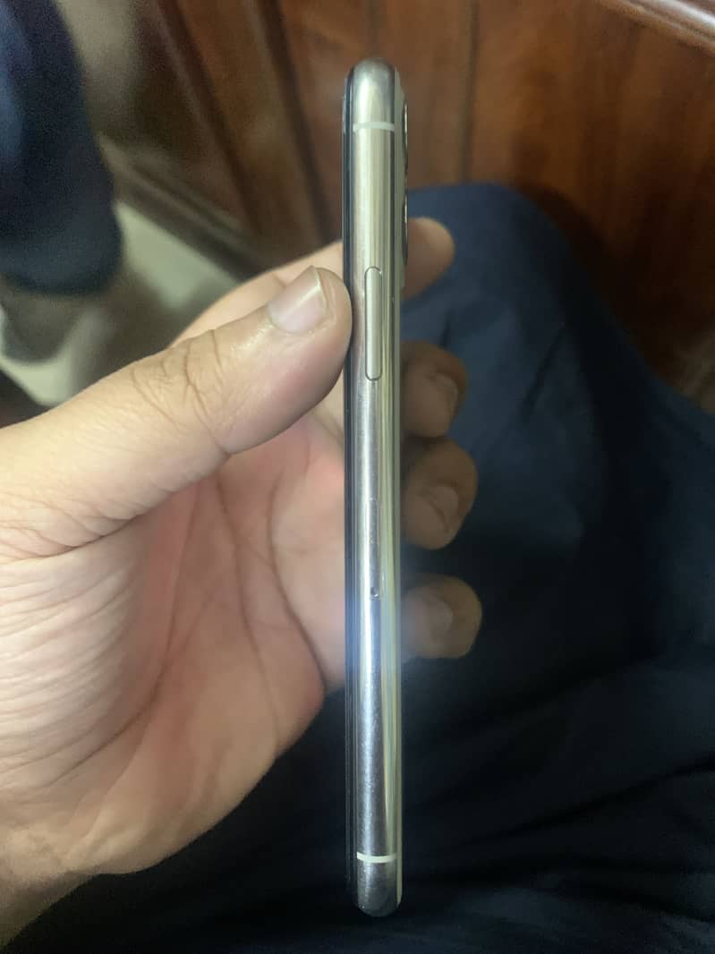 Apple iPhone 11 Pro 2