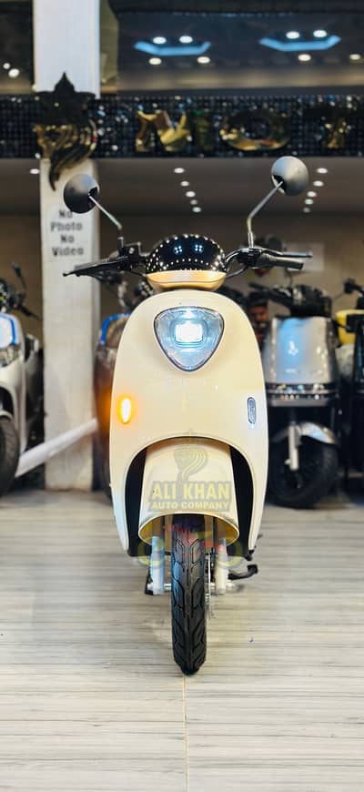 Scooty Kings Yadea Metro Evee Evon Okla EV Female Ramza