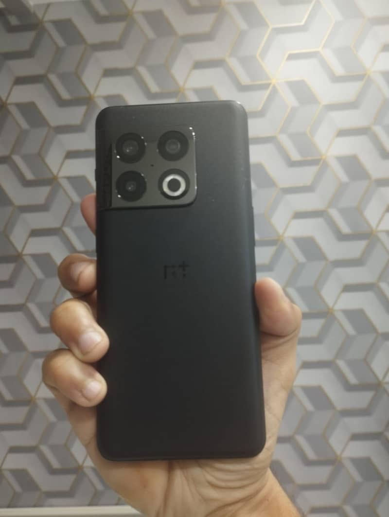 One Plus 10 Pro 1