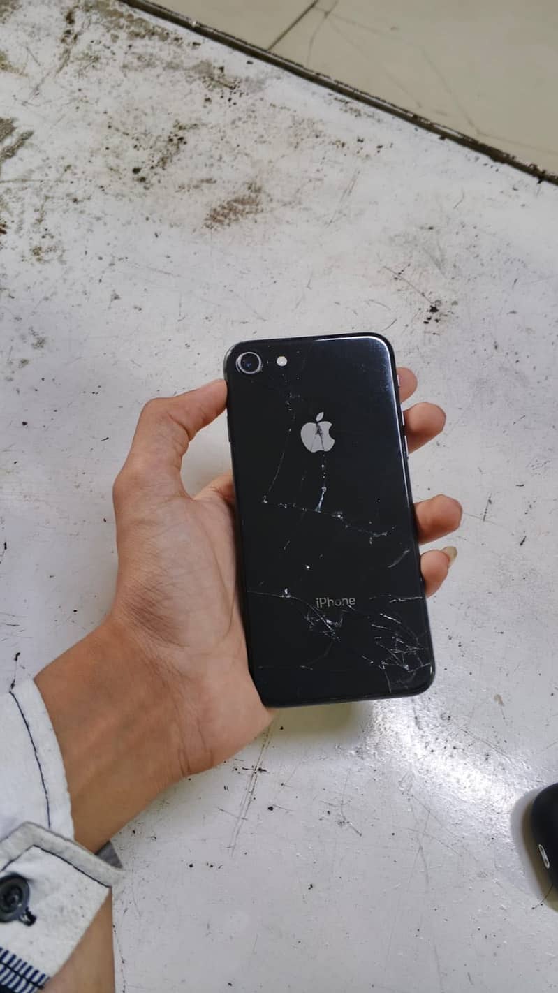 Apple iPhone 8 3