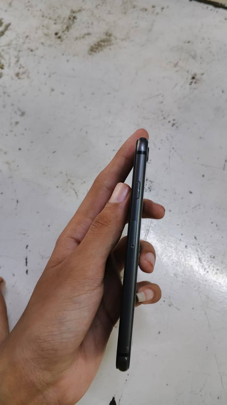 Apple iPhone 8 4