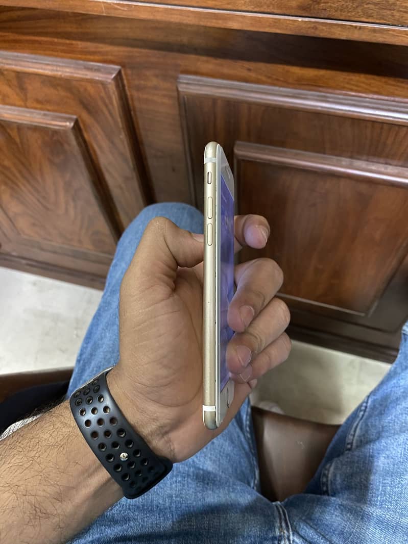Apple iPhone 7 0