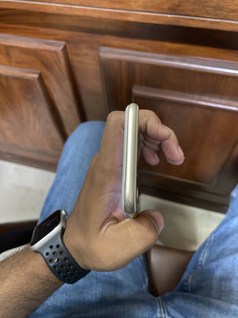 Apple iPhone 7 2
