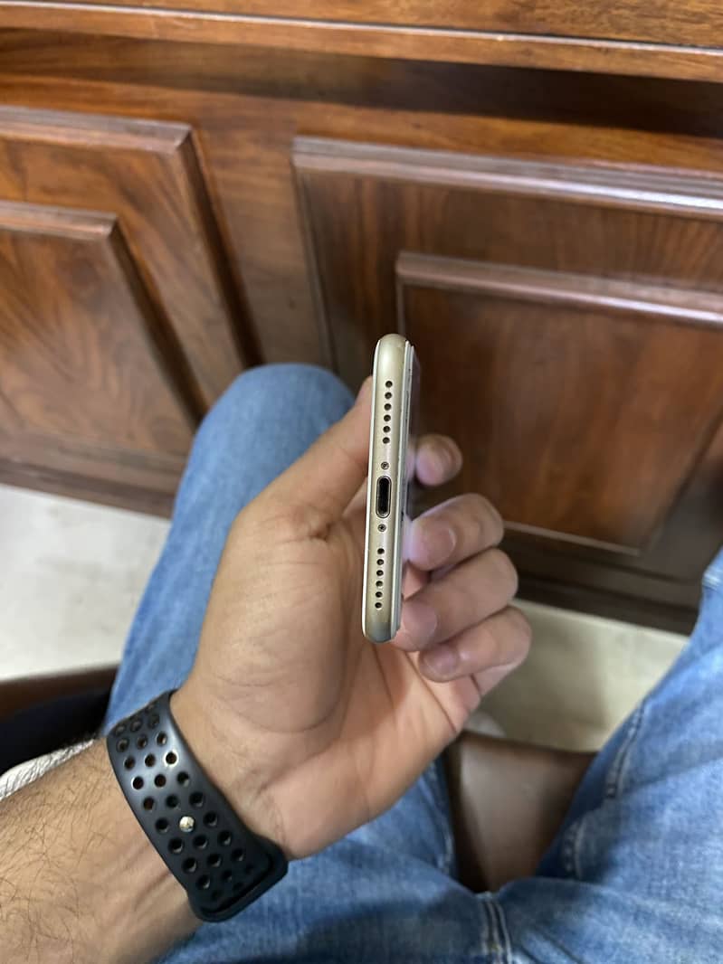 Apple iPhone 7 4
