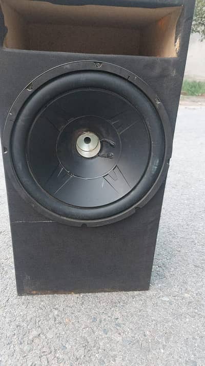 woofer and amplifier