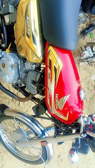 Honda 125cc 2025/26 special gold edition