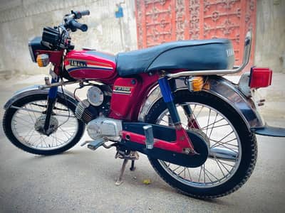 I am selling Yamha 100cc lush condistion