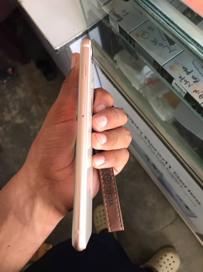 Apple iPhone 8 Plus 4