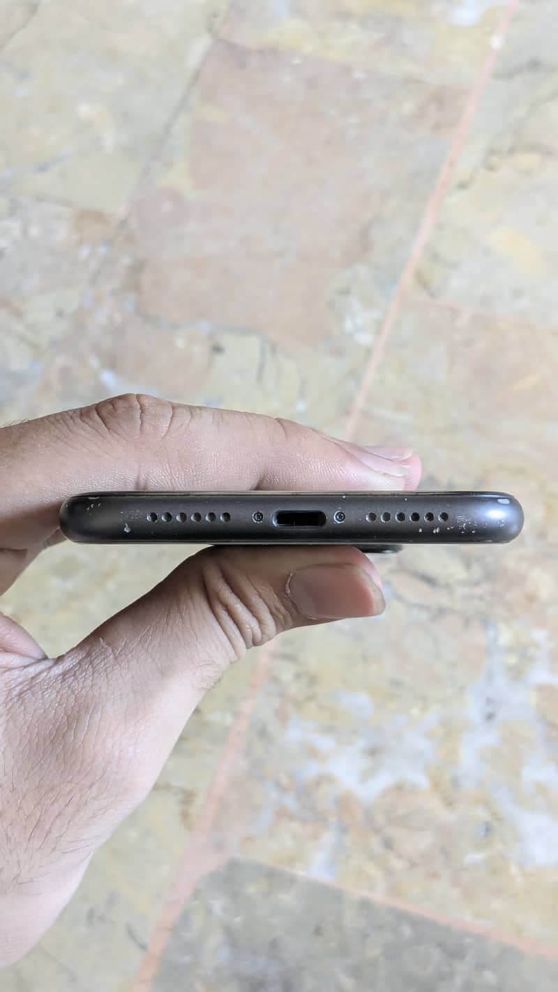 Apple iPhone 11 3