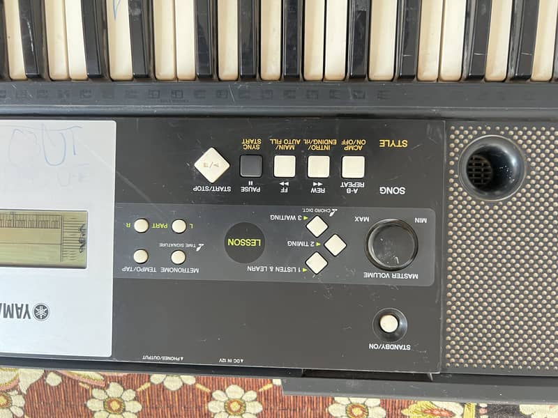 Yamaha PSR E223 2