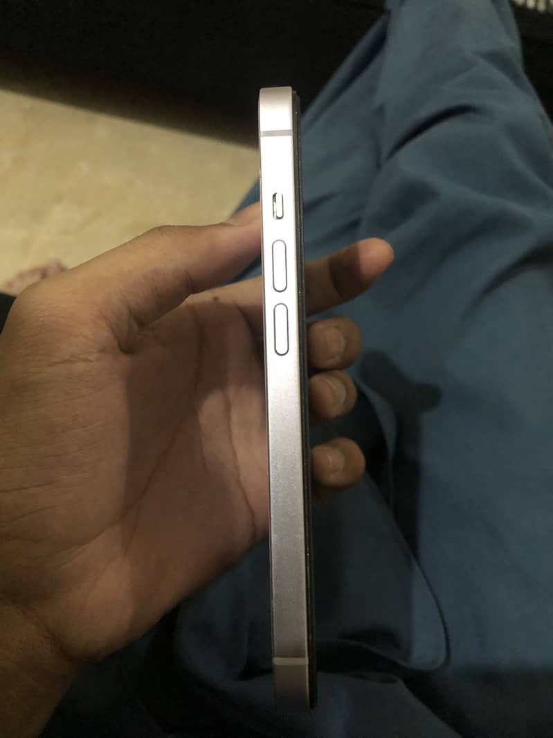 iPhone 14 3