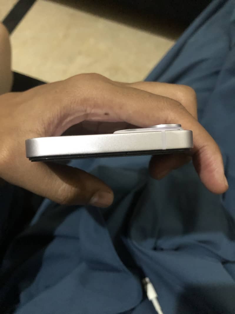 iPhone 14 4