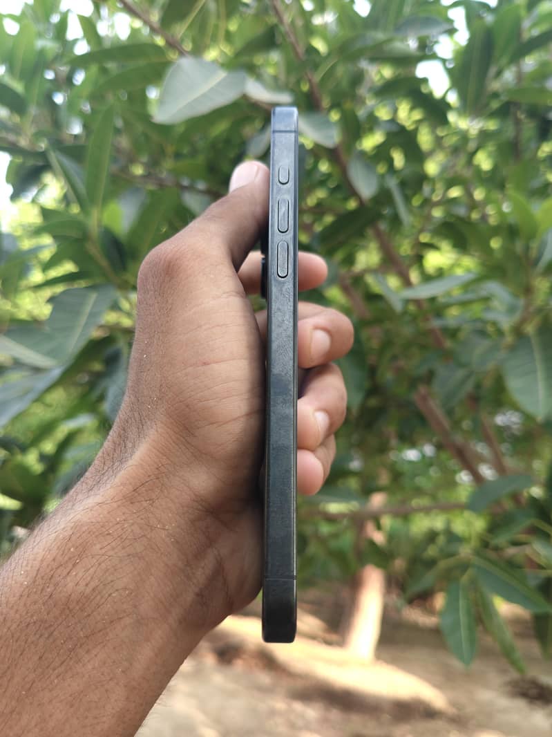 iPhone 15 Pro Max JV 4