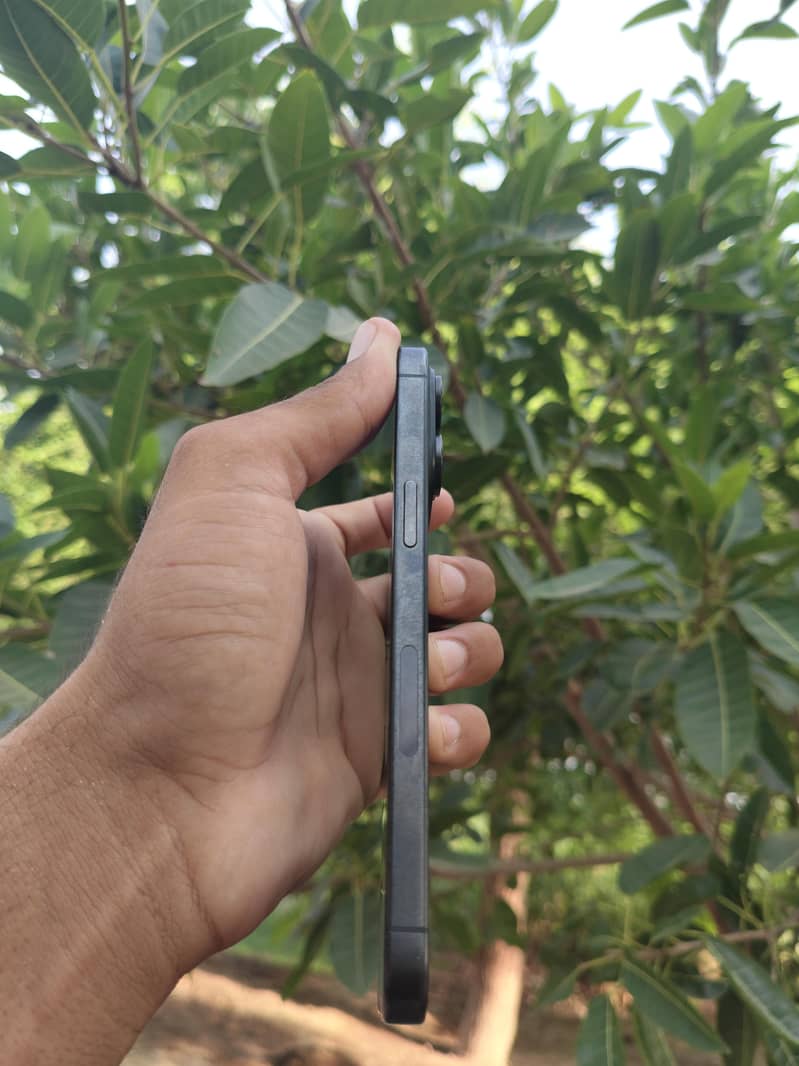iPhone 15 Pro Max JV 5