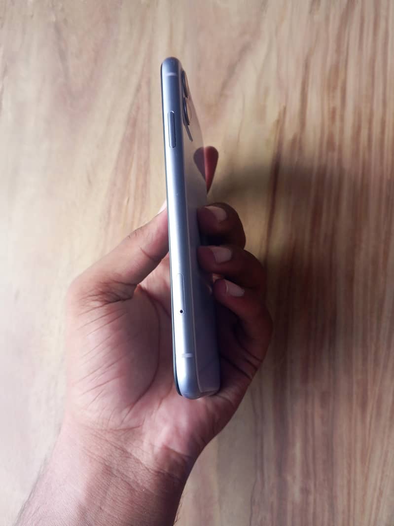 Apple iPhone 11 3