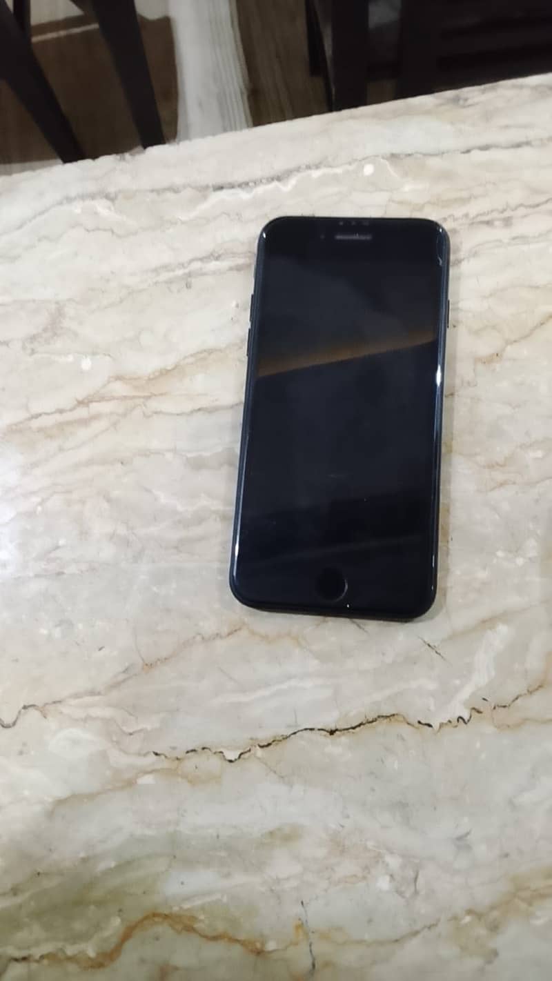Apple iPhone 7 0