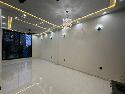 M6 Hote Location House For Sale 5 Marla