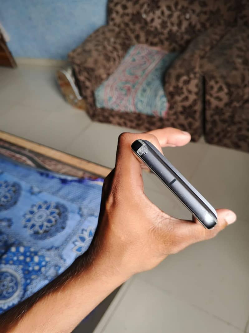 Google Pixel 8 4