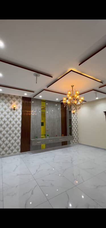Prime Location 10 Marla New House For Sale