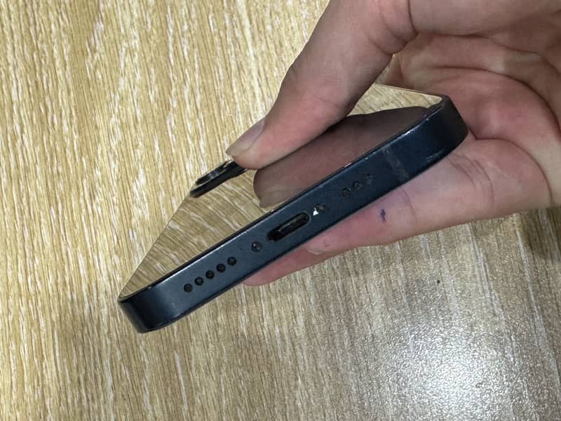 Apple iPhone 13 5