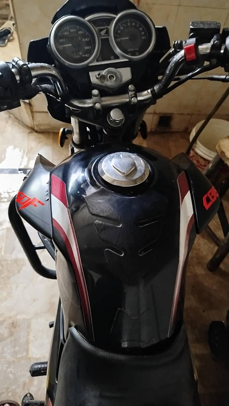 Hunda cb150f 1