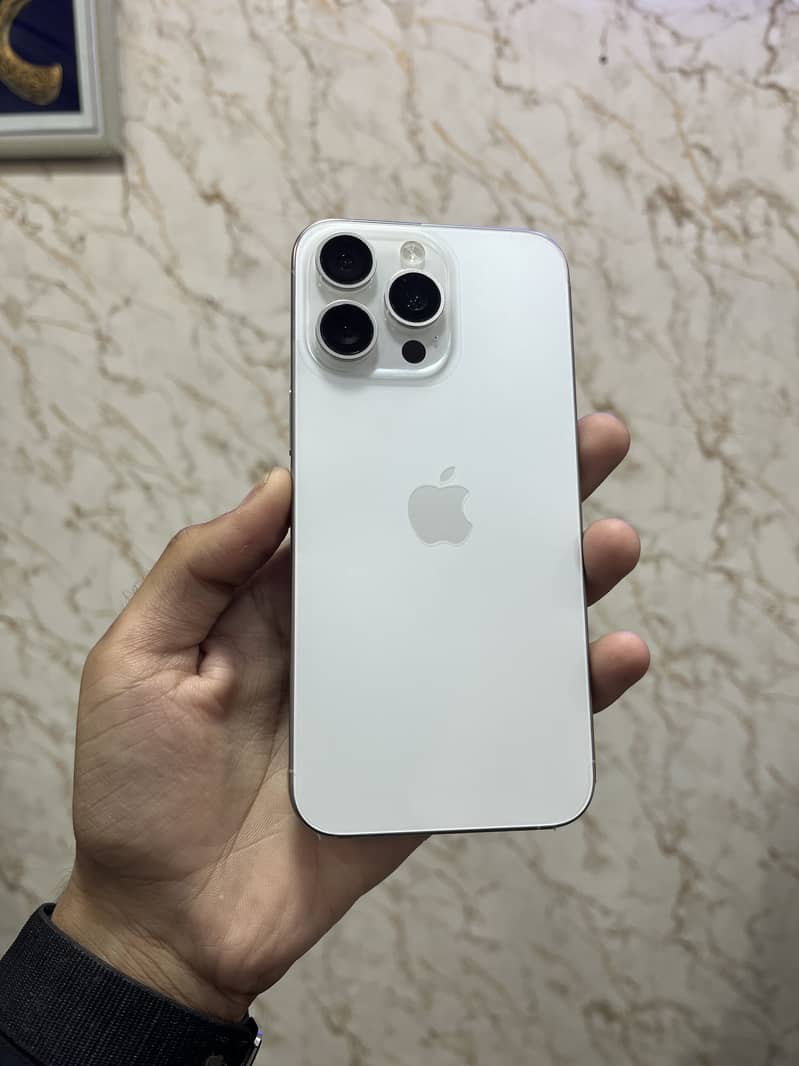 Apple iPhone 15 Pro Max 5