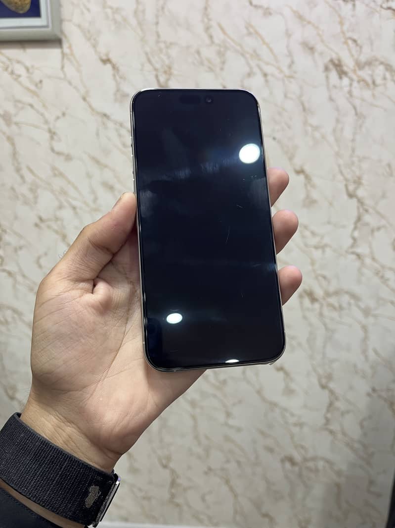 Apple iPhone 15 Pro Max 6