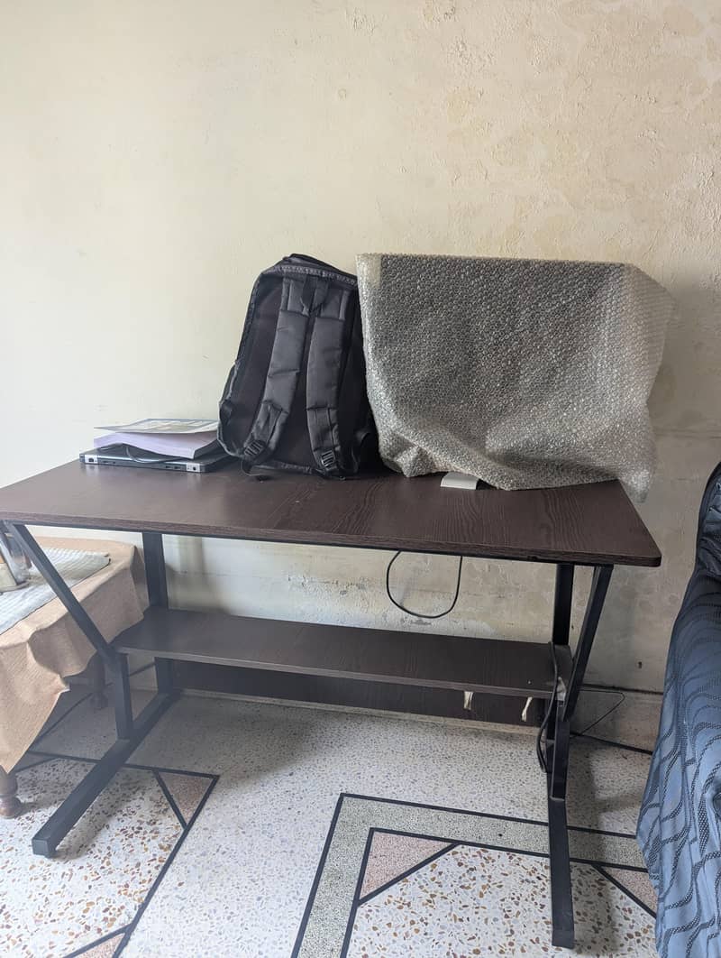 Laptop Computer Table 1