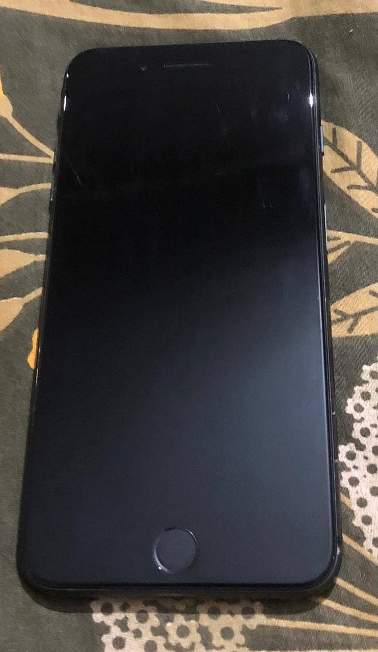 Apple iPhone 8 Plus 3