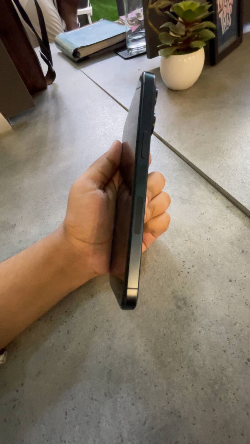 Apple iPhone 15 Pro Max 2