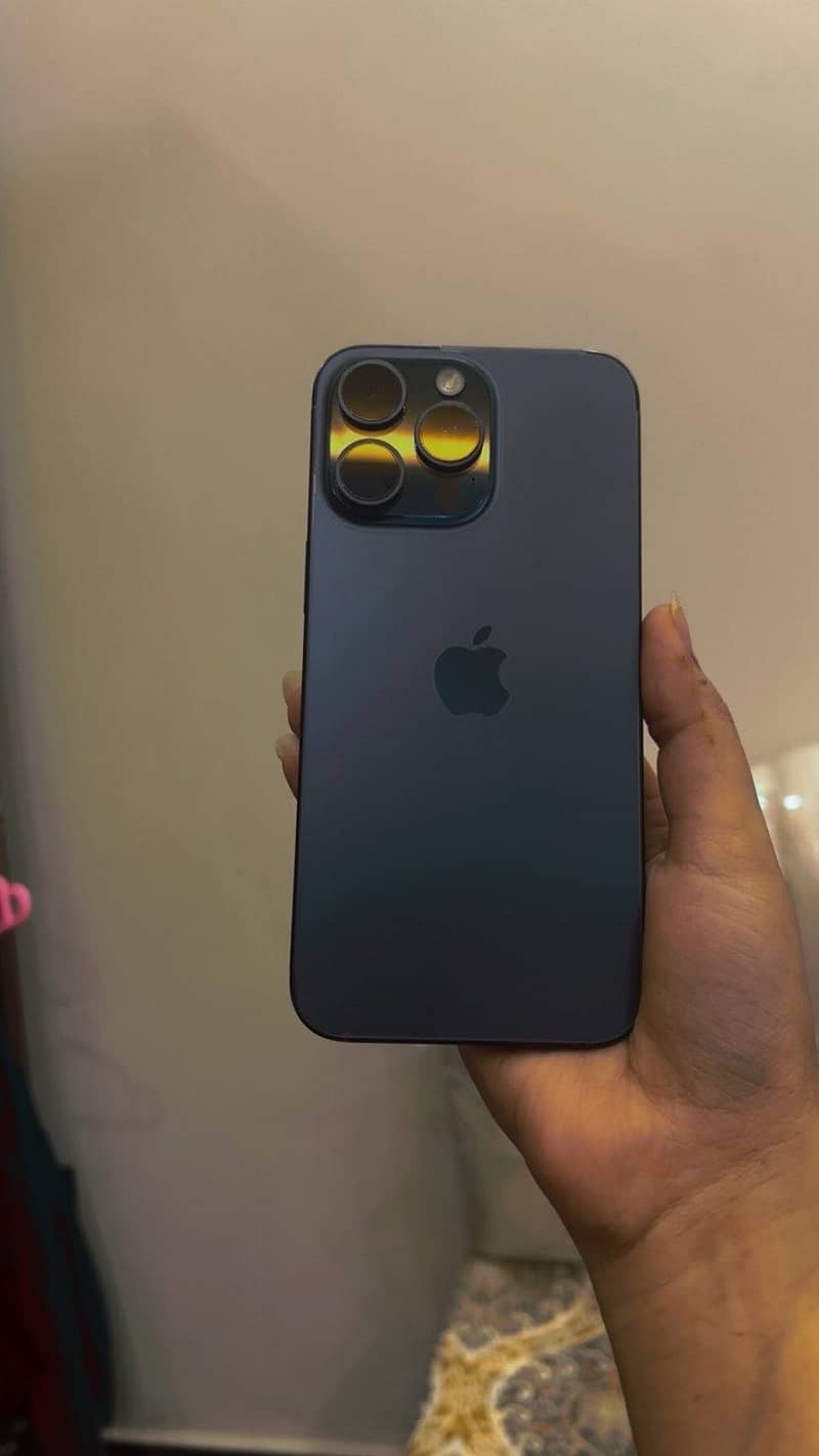 Apple iPhone 15 Pro Max 4