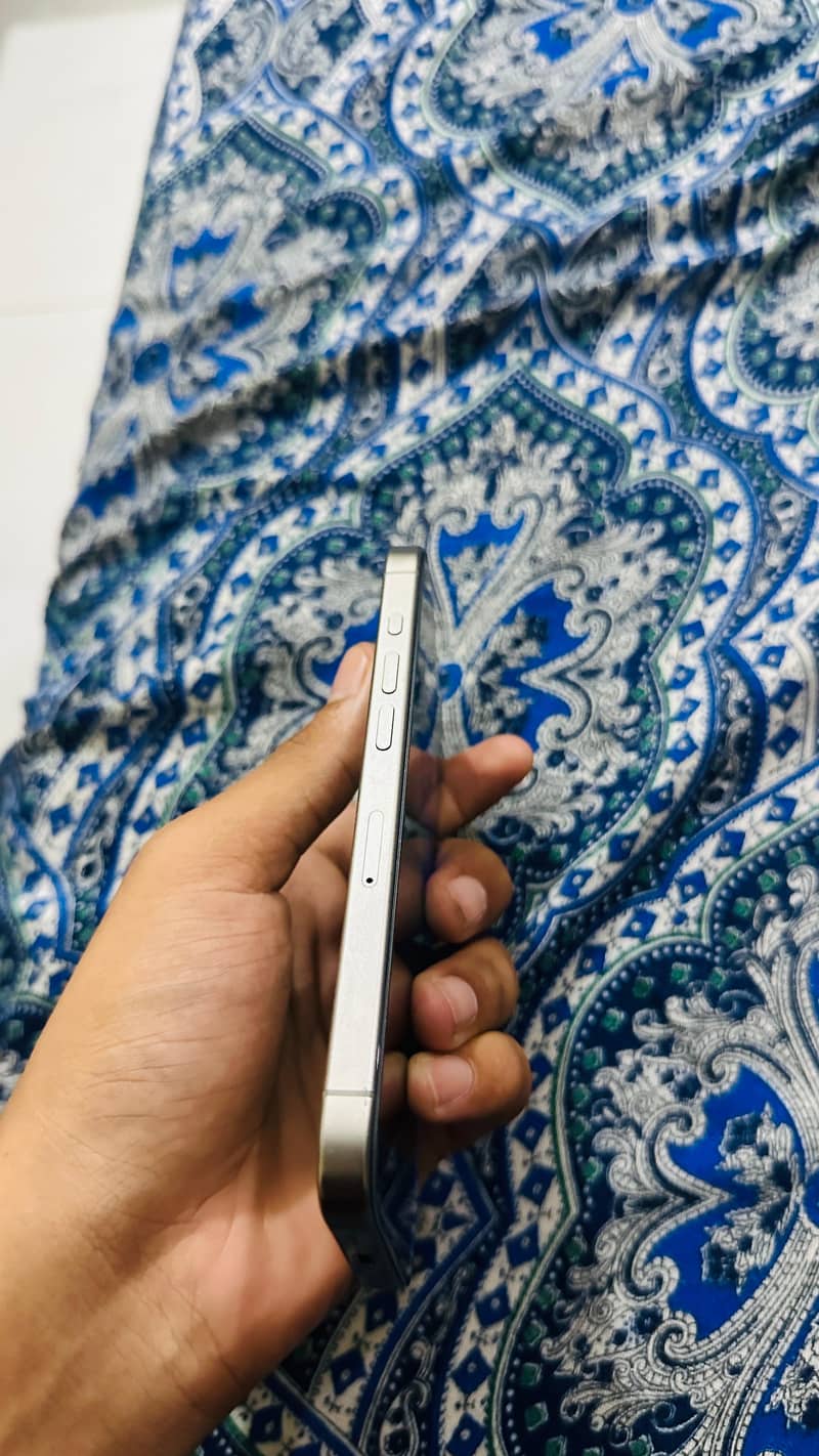 Apple iPhone 15 Pro 2