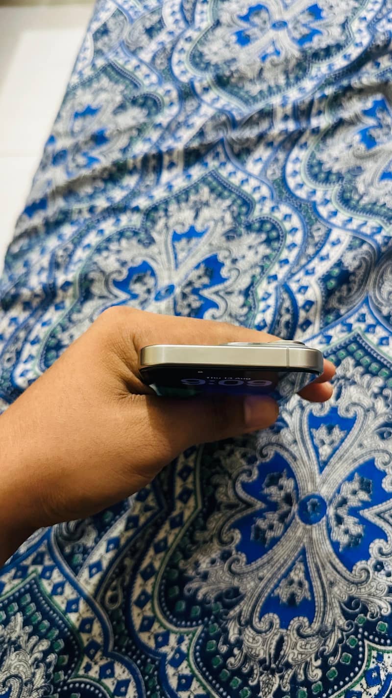 Apple iPhone 15 Pro 3
