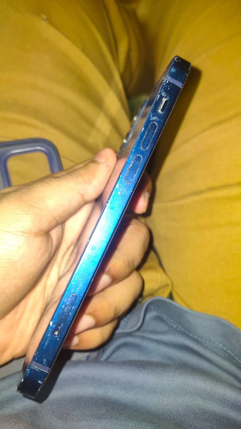 Apple iPhone 12 3