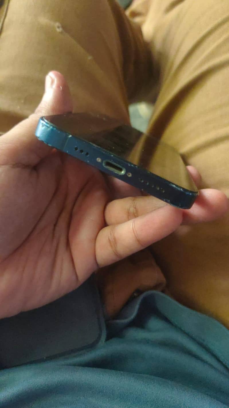 Apple iPhone 12 6