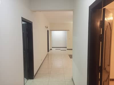 10 MARLA 3 BEDROOMS APARTMENT AVAILABLE FOR SALE