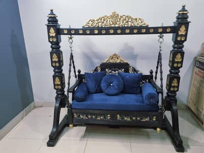 Luxury Wooden Jhula unused bilkul new condition