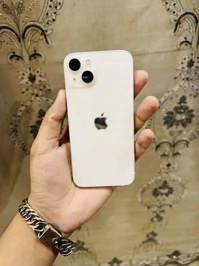 Apple iPhone 13