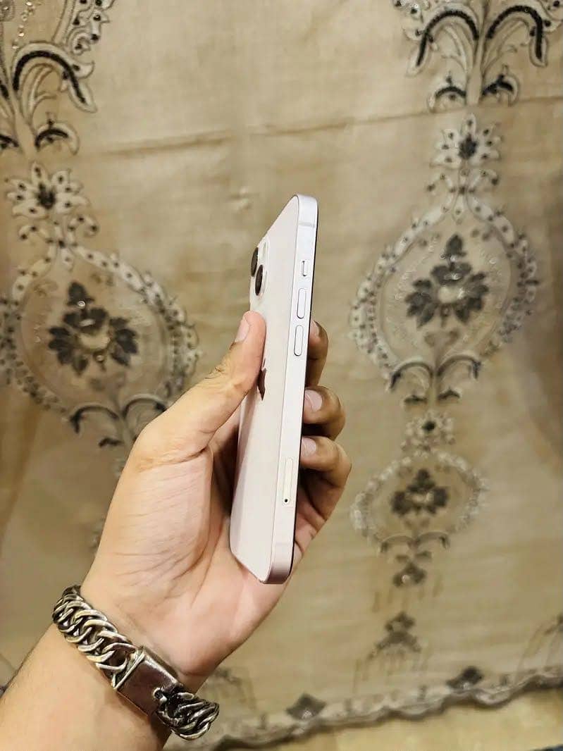 Apple iPhone 13 1